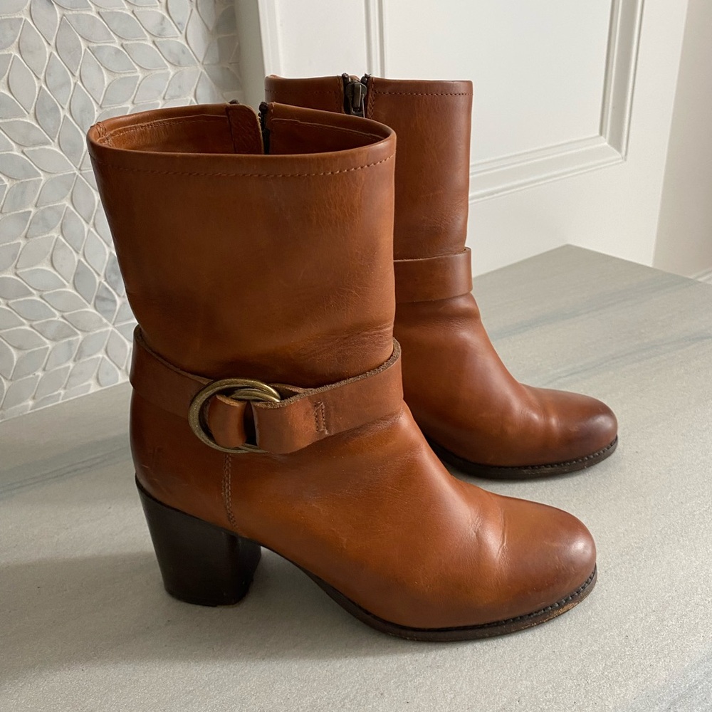 Women’s Frye Brown Leather Ankle Boots. Size 7. Used